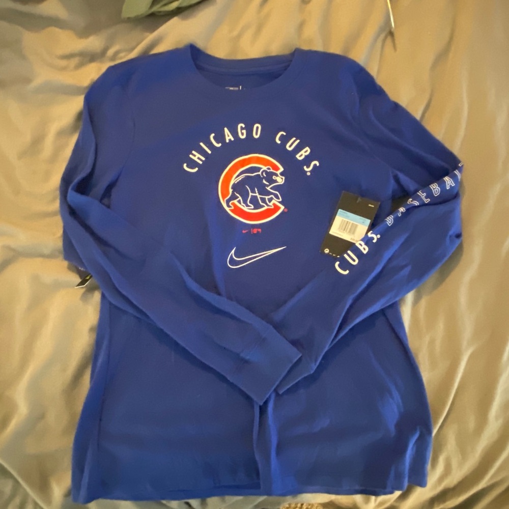 Nike Women’s Cubs Long-sleeve Size M